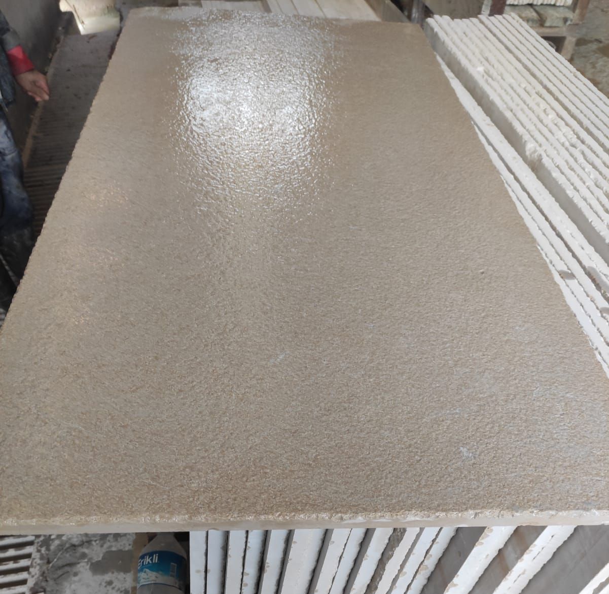 Bursa Koyu Bej Kumlamalı Mermer 